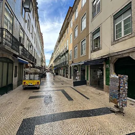 The Traditional Arts Memoir - Balcony At Downtown, 4th-floor No Lift